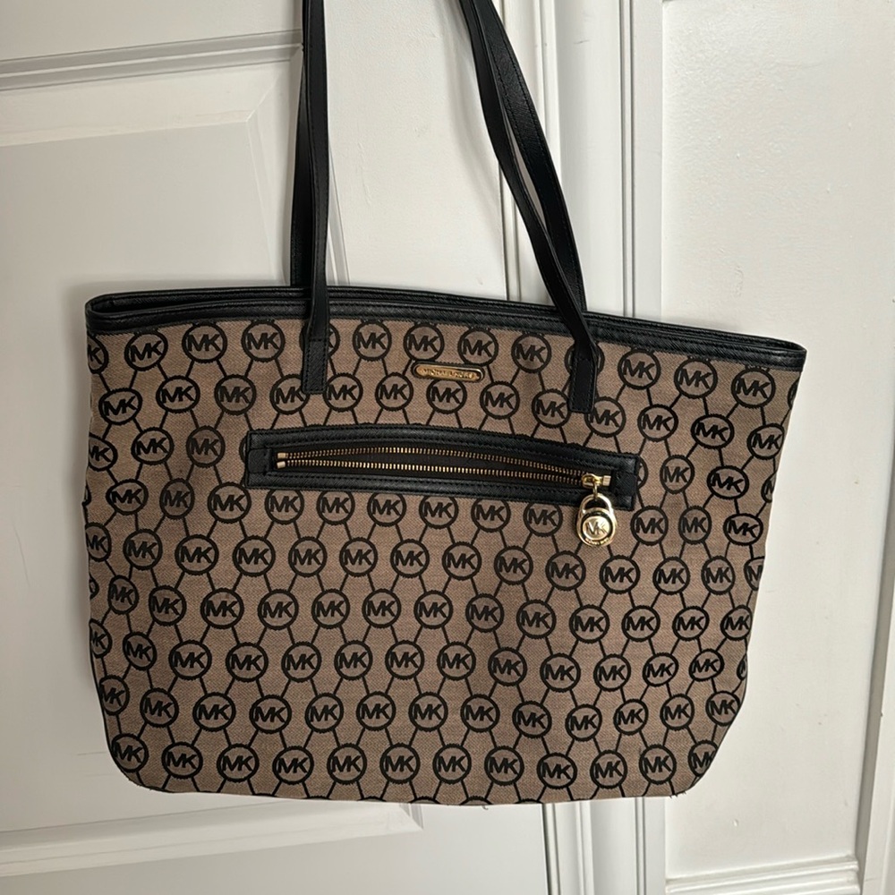 Michael Kors Signature tote